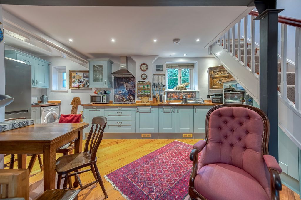 Property photo 3 of 22