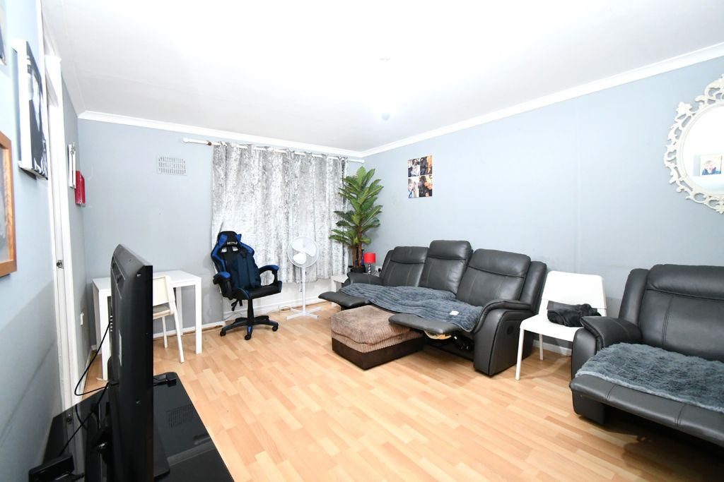 Property photo 2 of 4 4769611