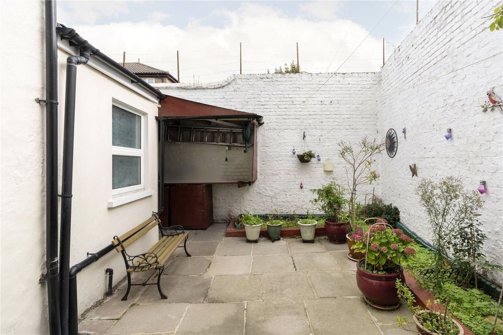 Property photo 2 of 26 Picture No. 16