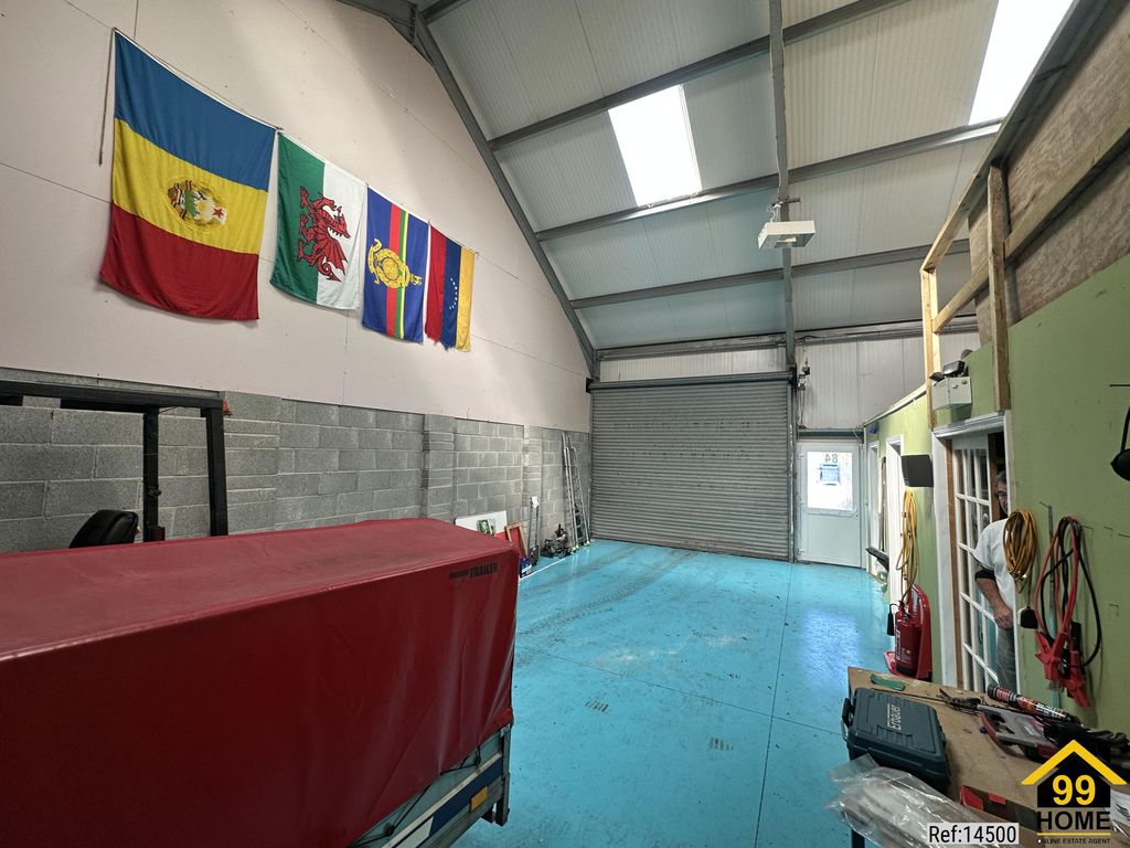 Property photo 3 of 10 Photo 2