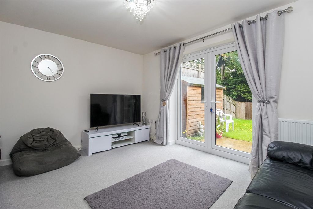 Property photo 2 of 11 Living Room