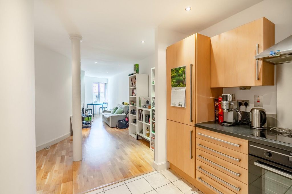 Property photo 3 of 11 18Pc-3.Jpg