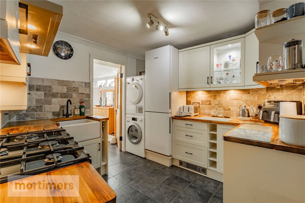 Property photo 2 of 21 Kitchen