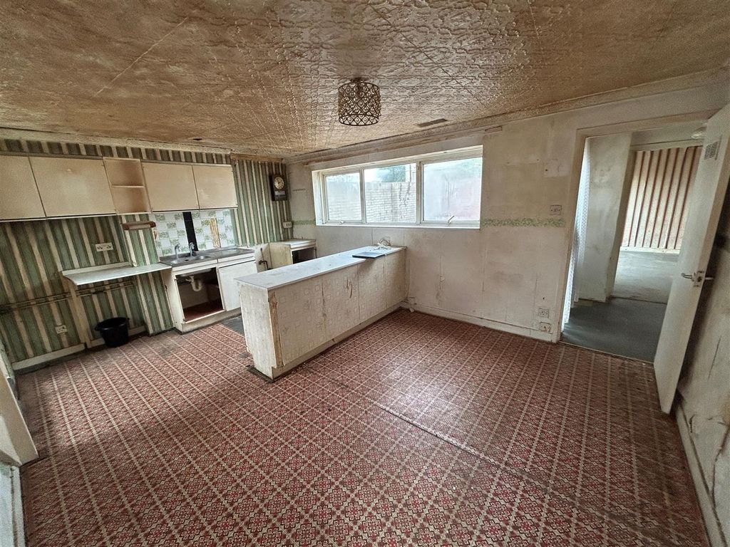 Property photo 2 of 11 Kitchen.Jpg