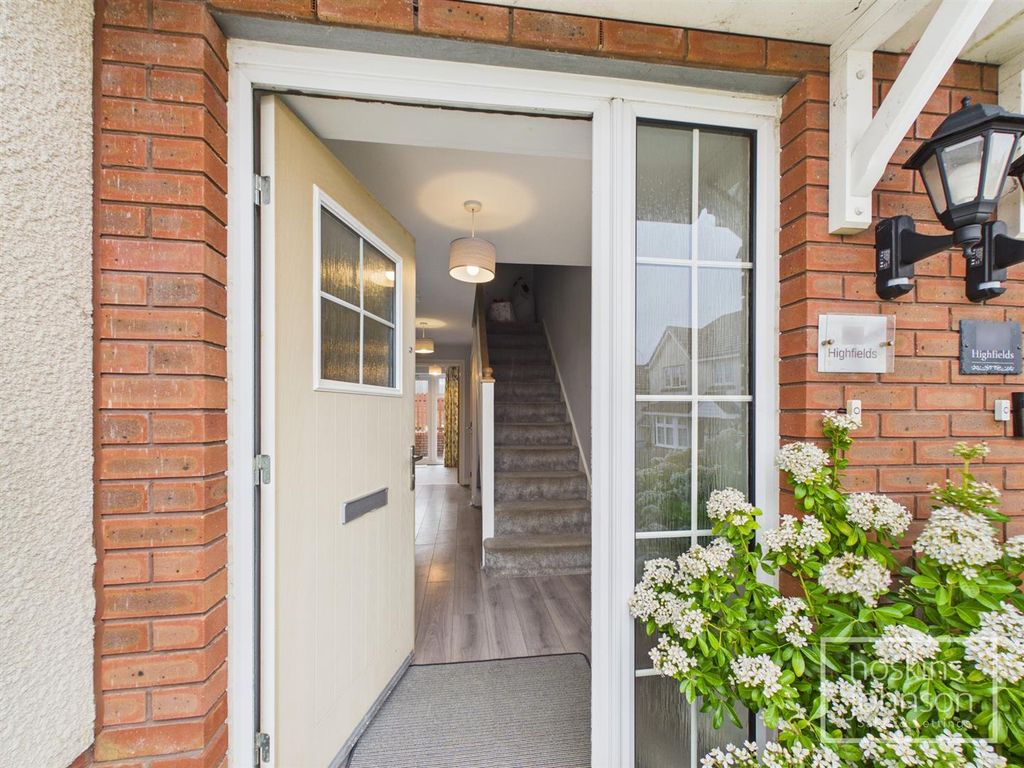 Property photo 2 of 28 Entrance Hall