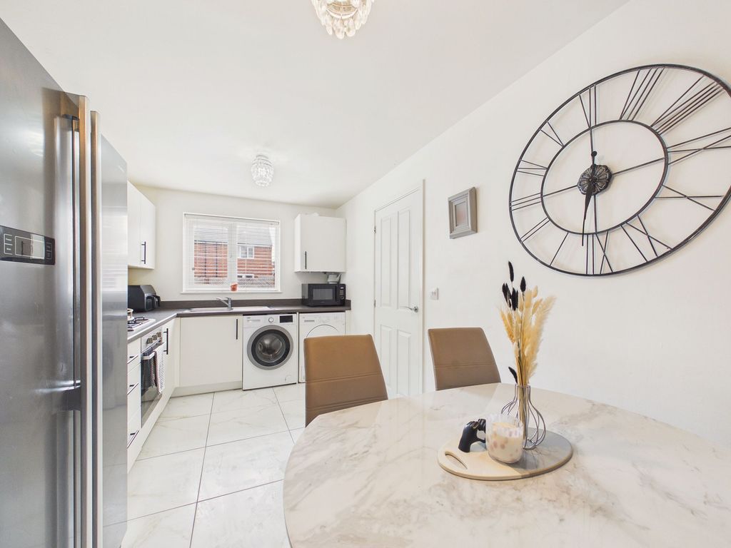 Property photo 3 of 10 Dining Kitchen