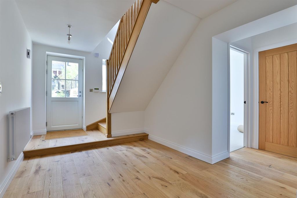 Property photo 2 of 15 Entrance Hall