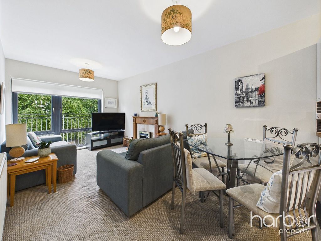 Property photo 2 of 14 4428375
