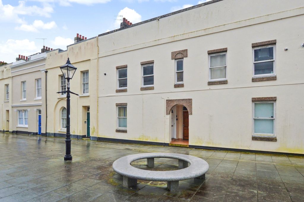 Property photo 1 of 7 Whole Building