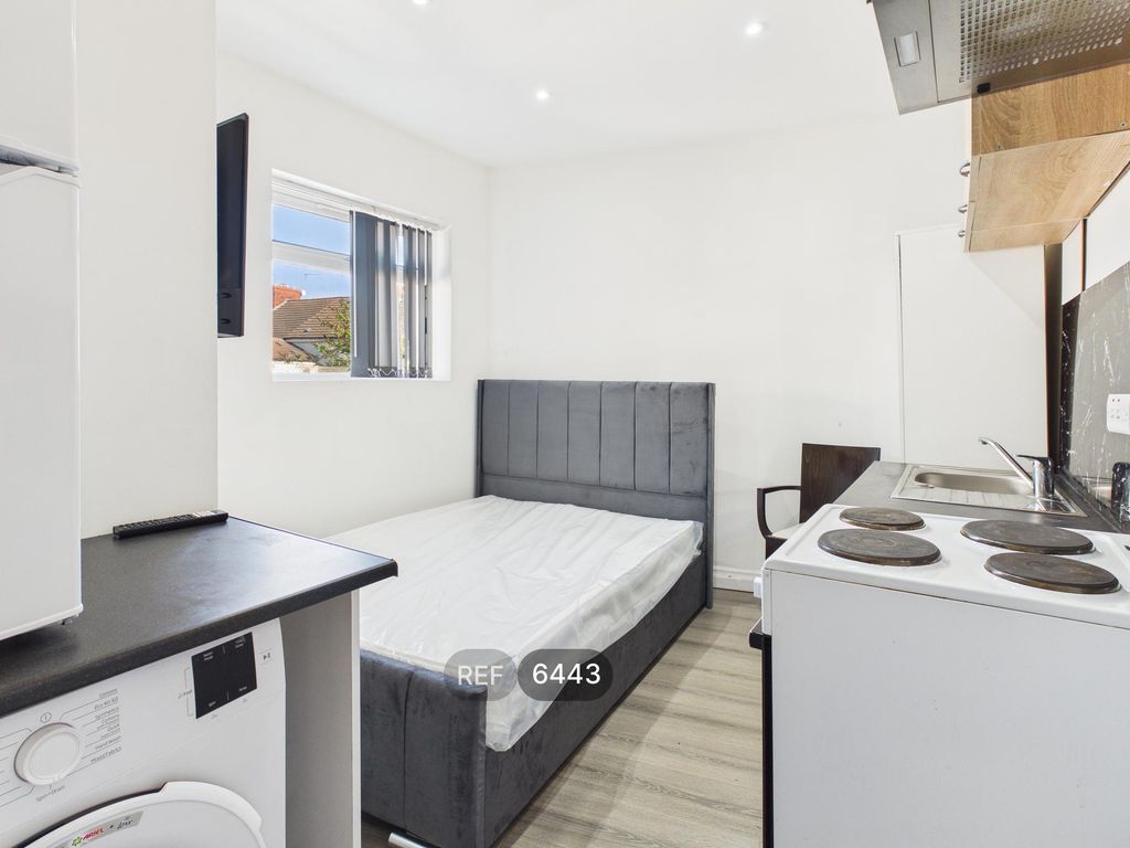 Property photo 3 of 8 Kitchen/Living Area