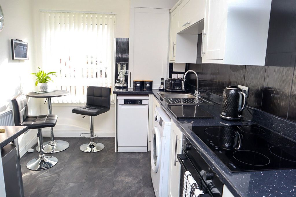 Property photo 3 of 16 Picture No. 10