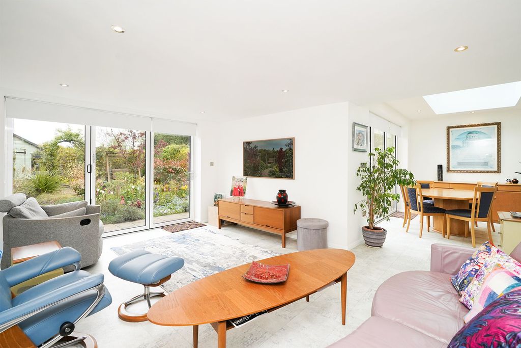 Property photo 2 of 31