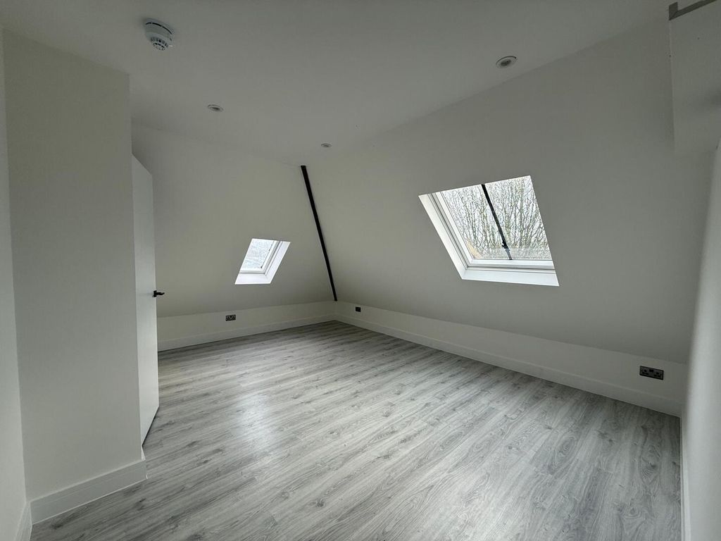 Property photo 2 of 9 Loft