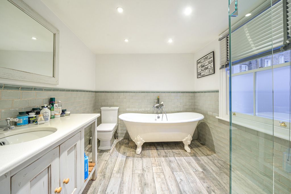 Property photo 3 of 29 Bathroom