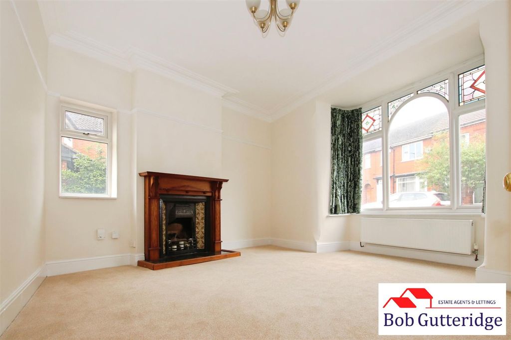 Property photo 2 of 35 Bay Fronted Lounge