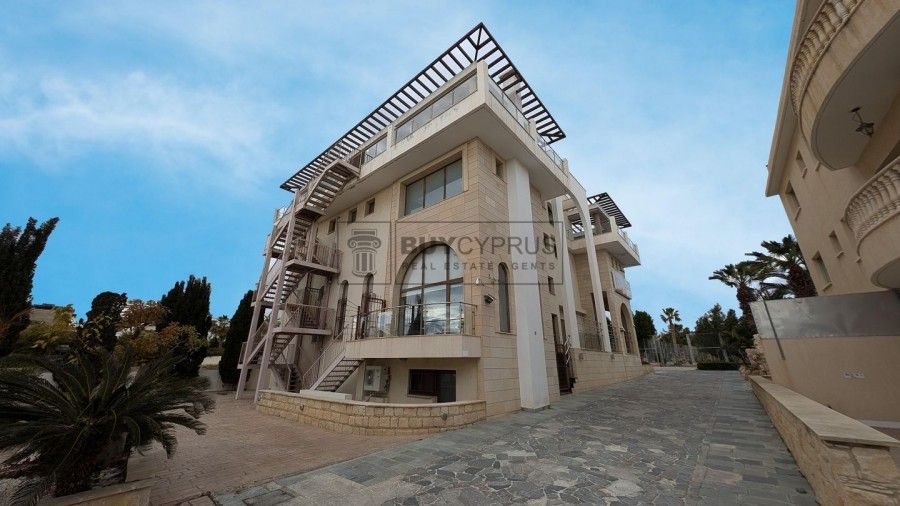 Property photo 2 of 47