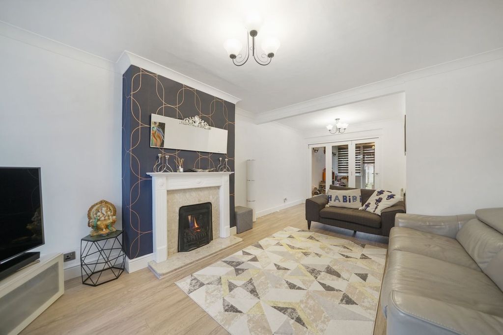 Property photo 2 of 19