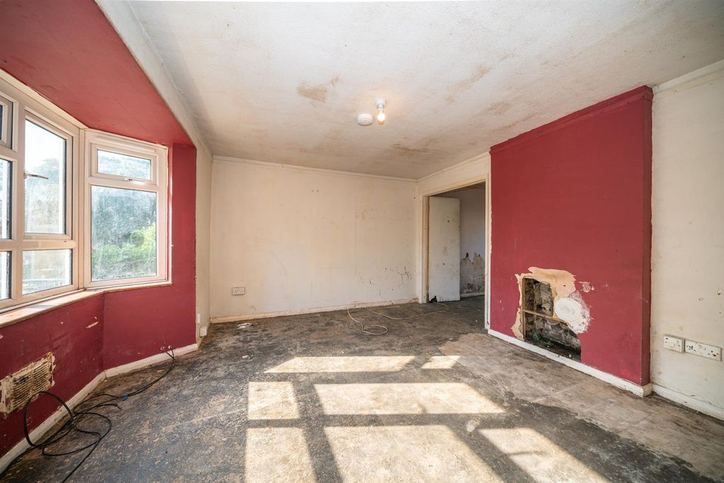 Property photo 3 of 13 7-Merrow-Drive-5645.Jpg