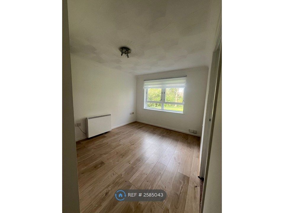 Property photo 3 of 10 Living Room
