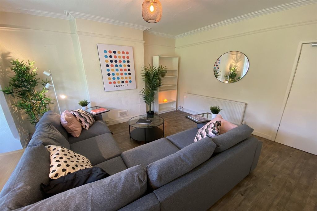 Property photo 1 of 20 (Main)