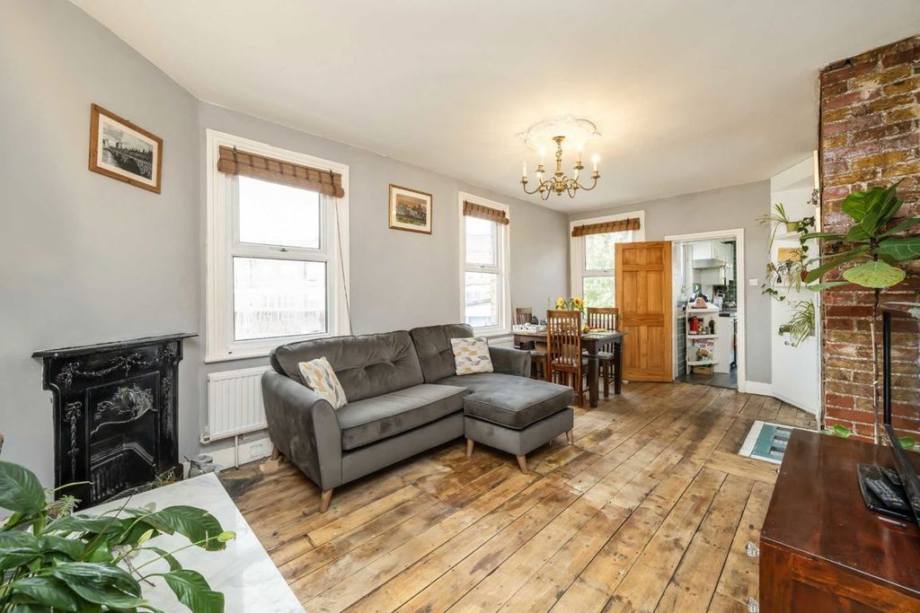 Property photo 2 of 6