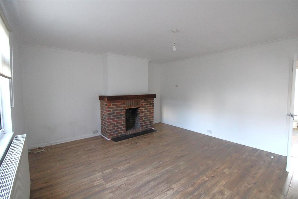 Property photo 2 of 9 1