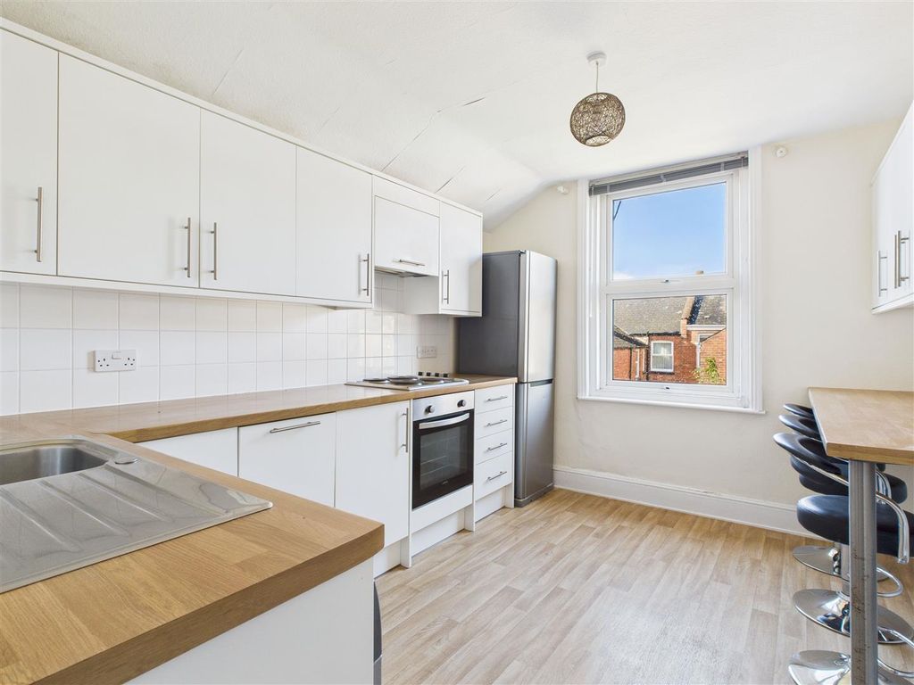 Property photo 2 of 16 10 St Johns Road - 12.Jpg