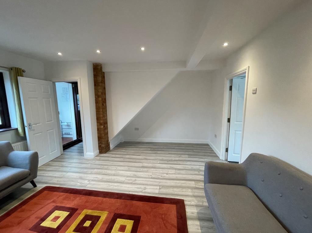 Property photo 3 of 9 Reception