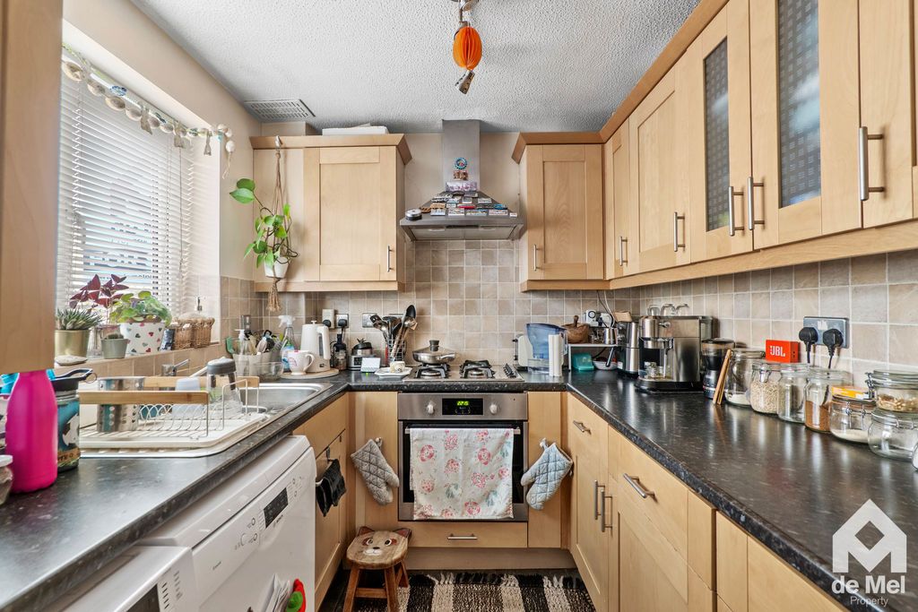 Property photo 2 of 8 Photo 3