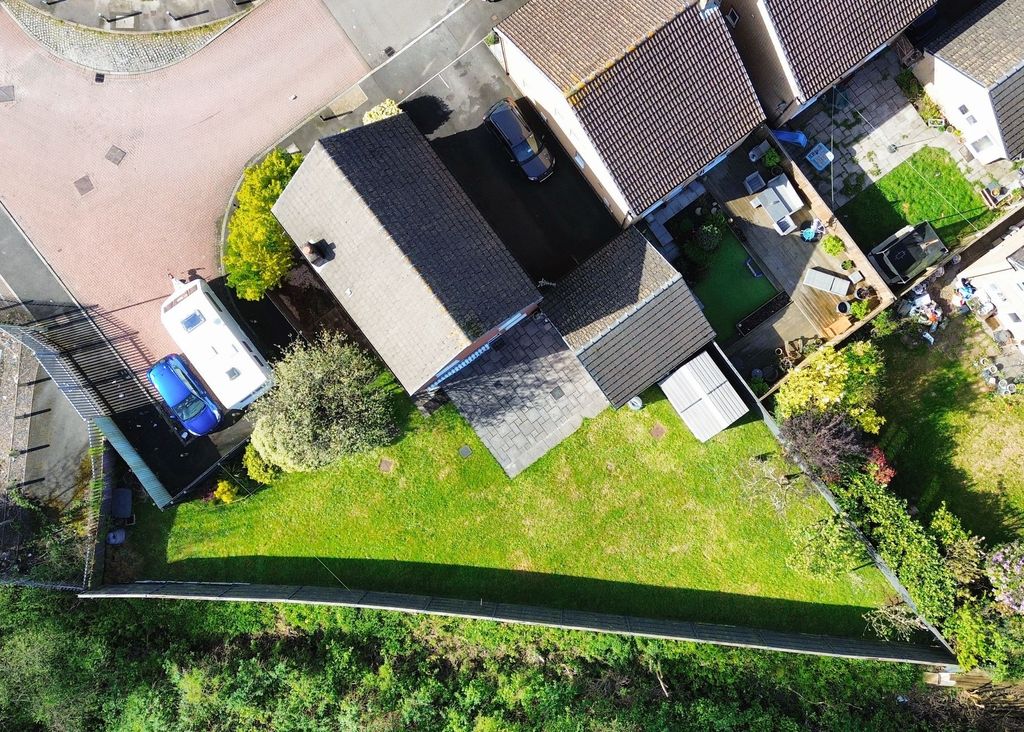 Property photo 2 of 28