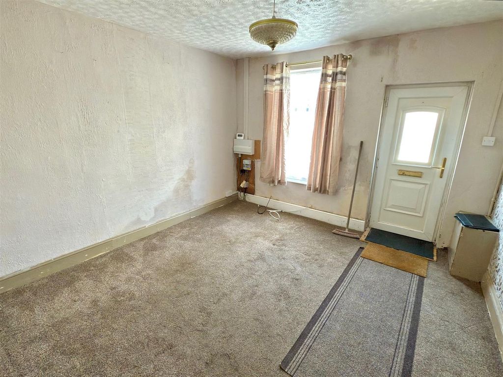 Property photo 3 of 10 Lounge.Jpg