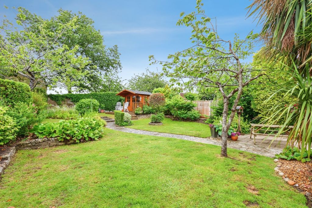 Property photo 2 of 29 Garden