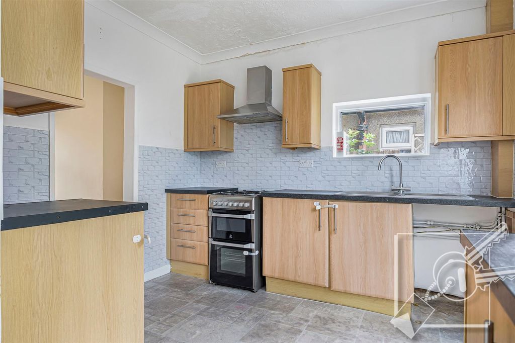 Property photo 3 of 28 Kitchen