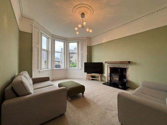 Property photo 2 of 10 Lounge