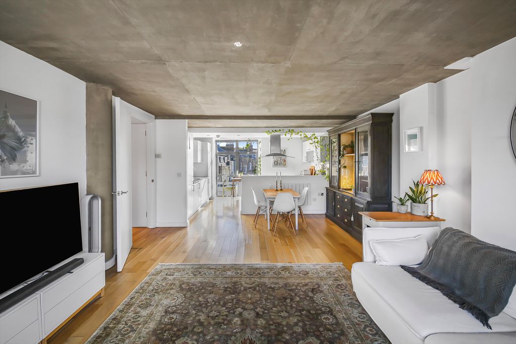 Property photo 1 of 18 Image