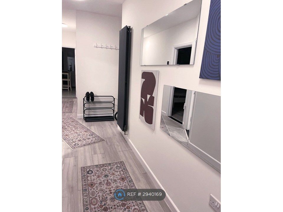 Property photo 3 of 18 Hallway