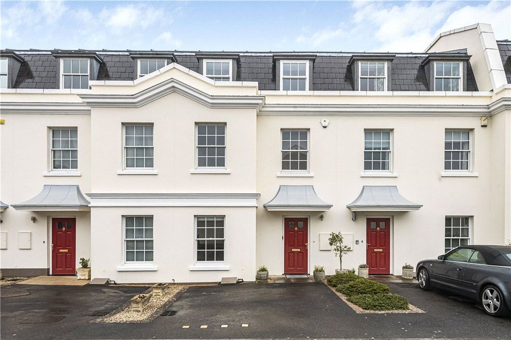 Property photo 1 of 21 Front Aspect