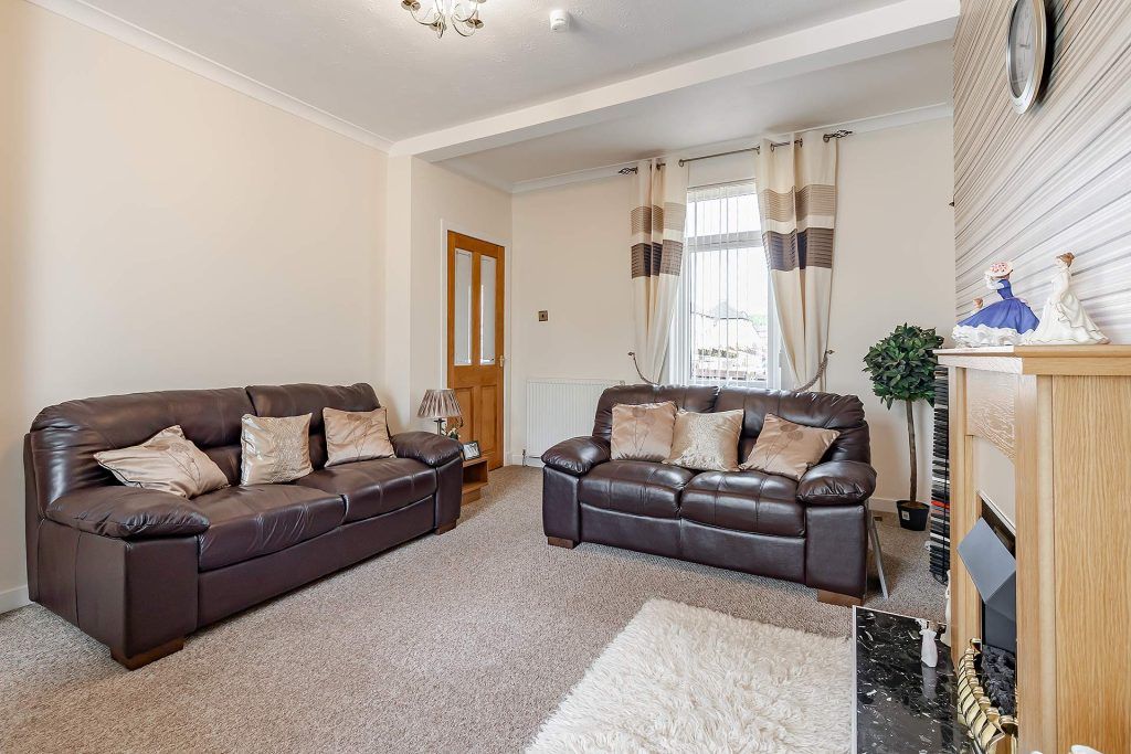 Property photo 2 of 25