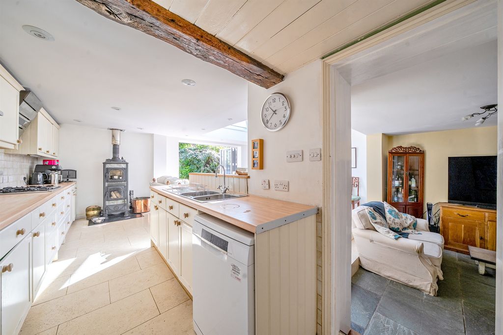 Property photo 3 of 11