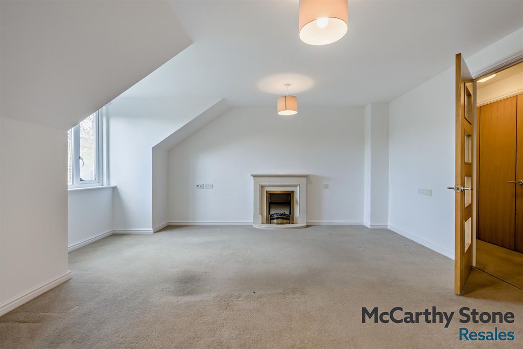 Property photo 2 of 43 8681627-Interior10-800.Jpg