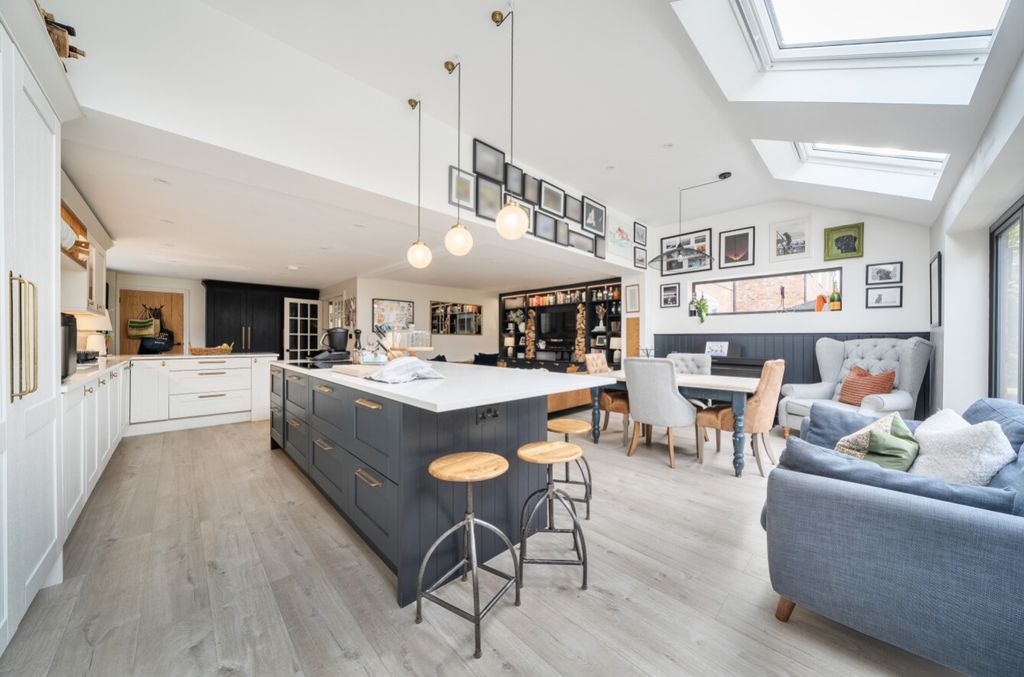 Property photo 2 of 30 1453697-13-69Fa6Cb8F257c-1