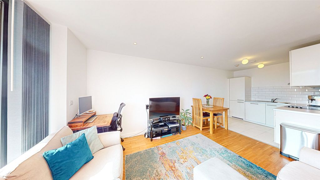 Property photo 3 of 17 Picture No. 06