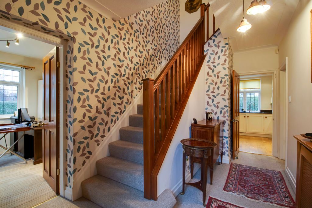 Property photo 2 of 25 Entrance Hall