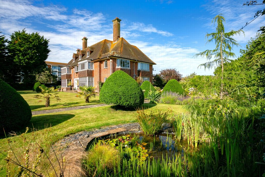 Property photo 3 of 44 Gardens