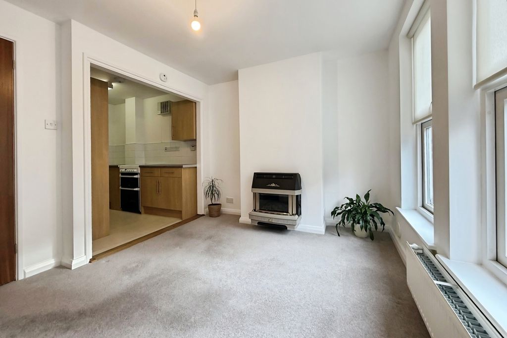 Property photo 3 of 10 Living Room