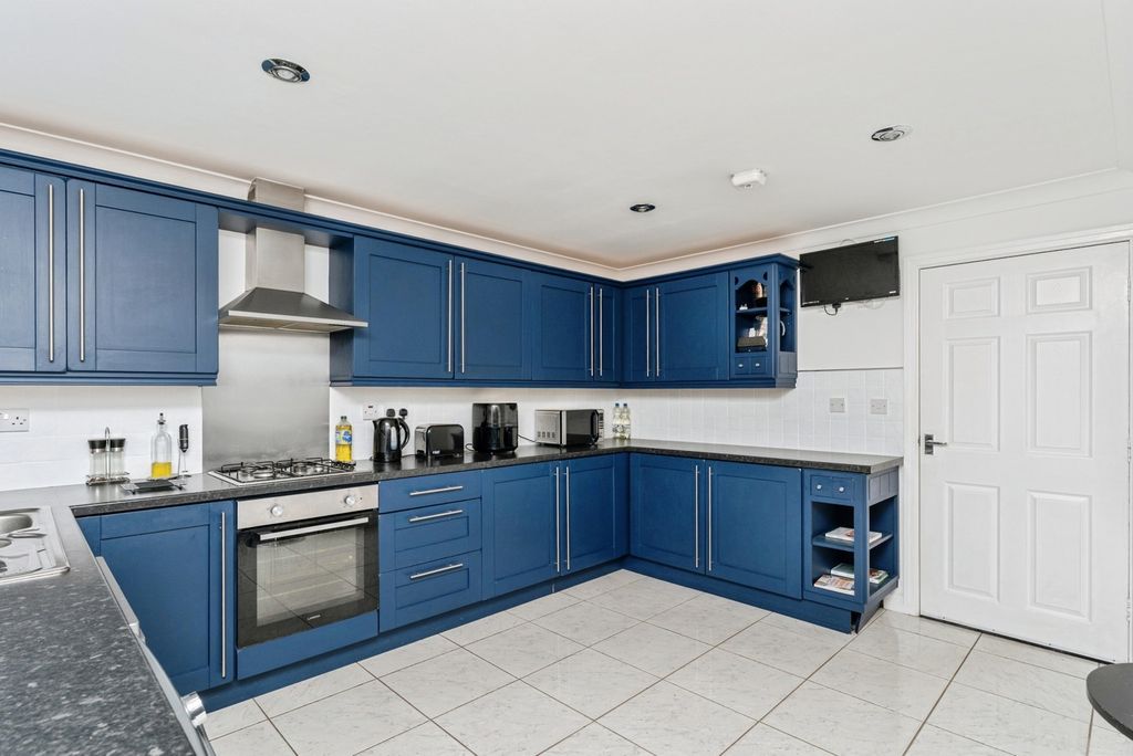 Property photo 3 of 17 Photo