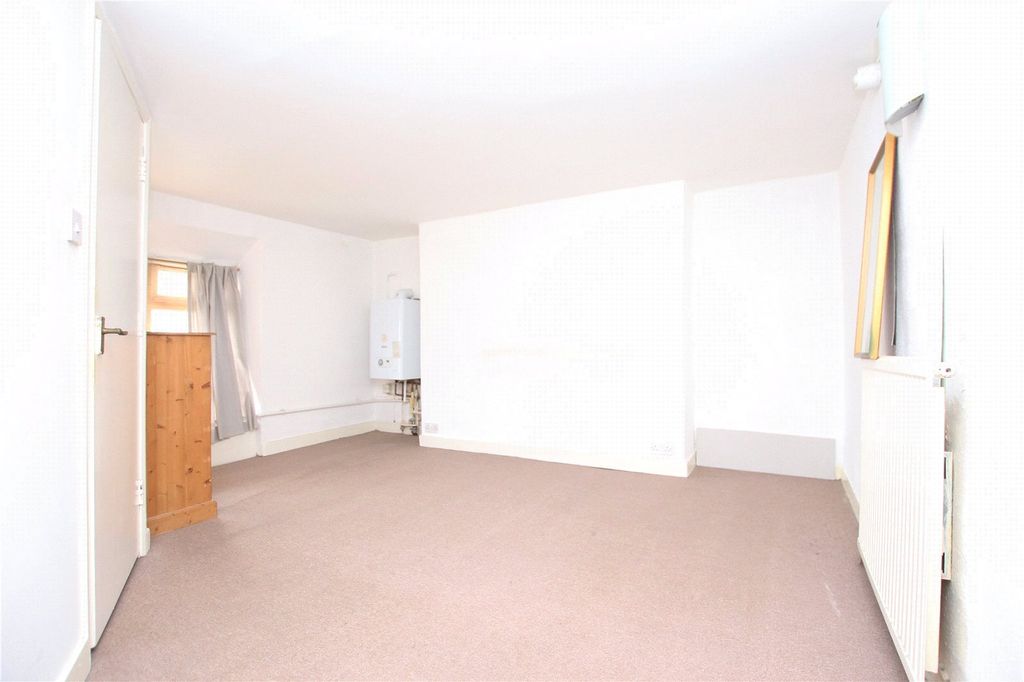 Property photo 3 of 7 Main Bedroom