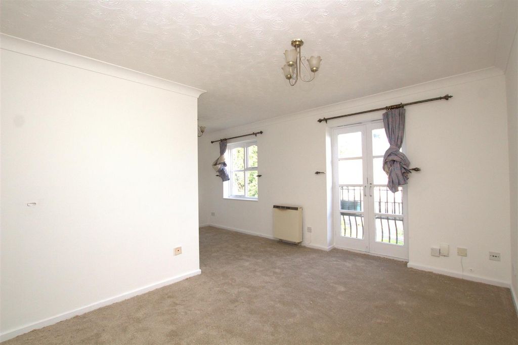 Property photo 2 of 8 Westmoreland Lounge.Jpg