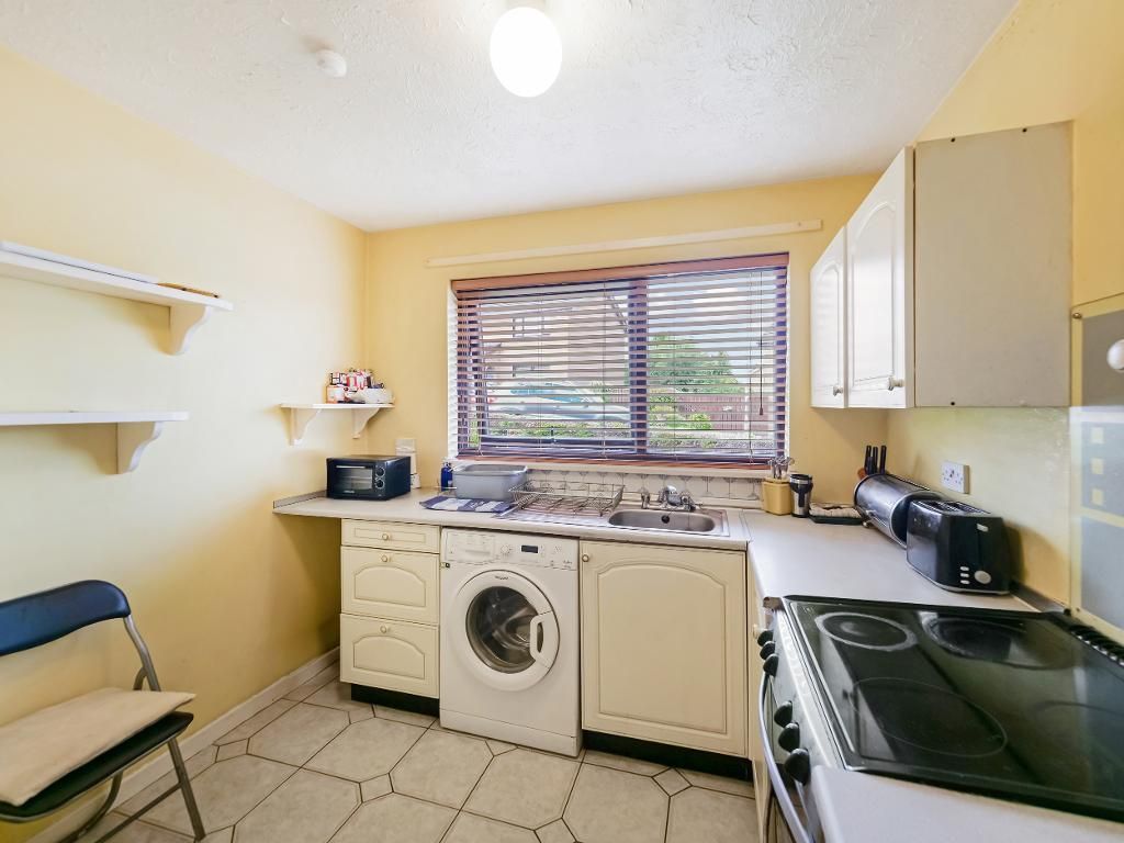 Property photo 3 of 17 Kitchen