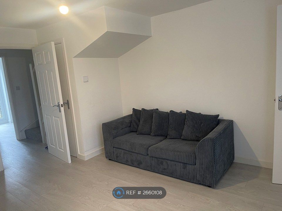 Property photo 3 of 16 Living Room